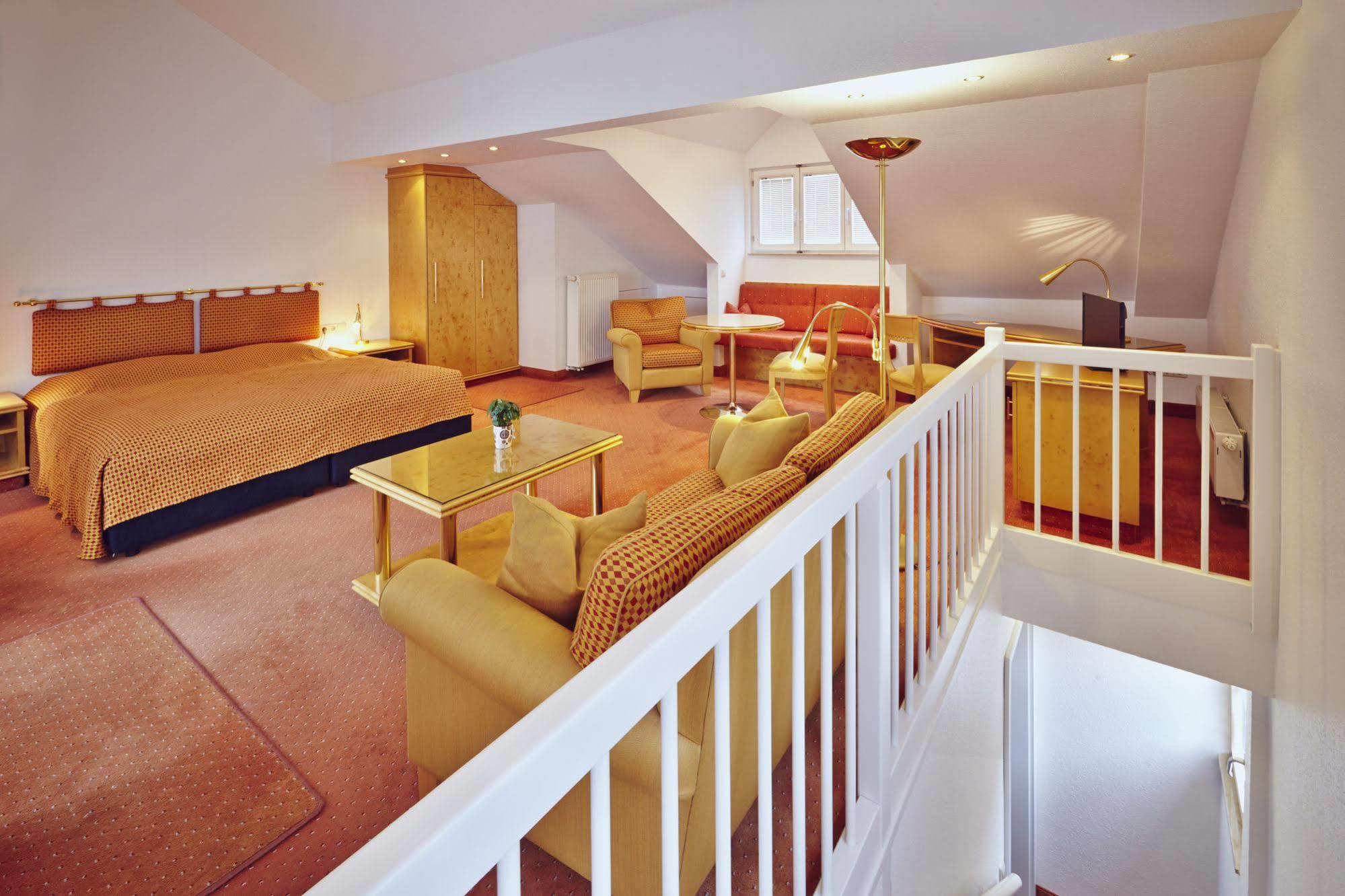 ויינגרטן Hotel Waldhorn מראה חיצוני תמונה